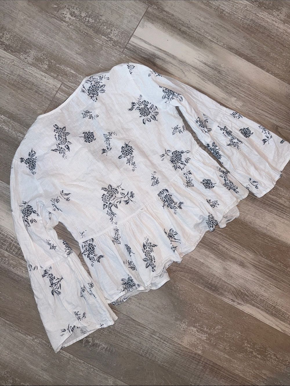 Zara White Black Floral Peplum Blouse Bell Sleeve Button Front Top Womens M - Picture 5 of 7